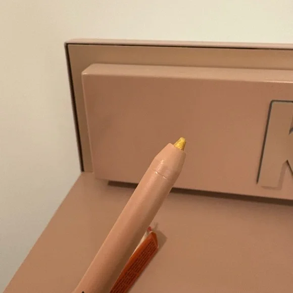 KKW Beauty Sooo Fire Yellow Gold Eyeliner Pencil - Picture 6 of 6